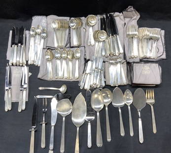 161 Old Newbury Oak Leaf STERLING Flatware 278 ozt: Oak Leaf by OLD NEWBURY CRAFTERS Sterling Silver COMPLETE Dinner and serving Flatware Set of 161 Pieces. For each grouping of flatware comes a anti - tarnish flatware holder, 18 total.Antique set of s