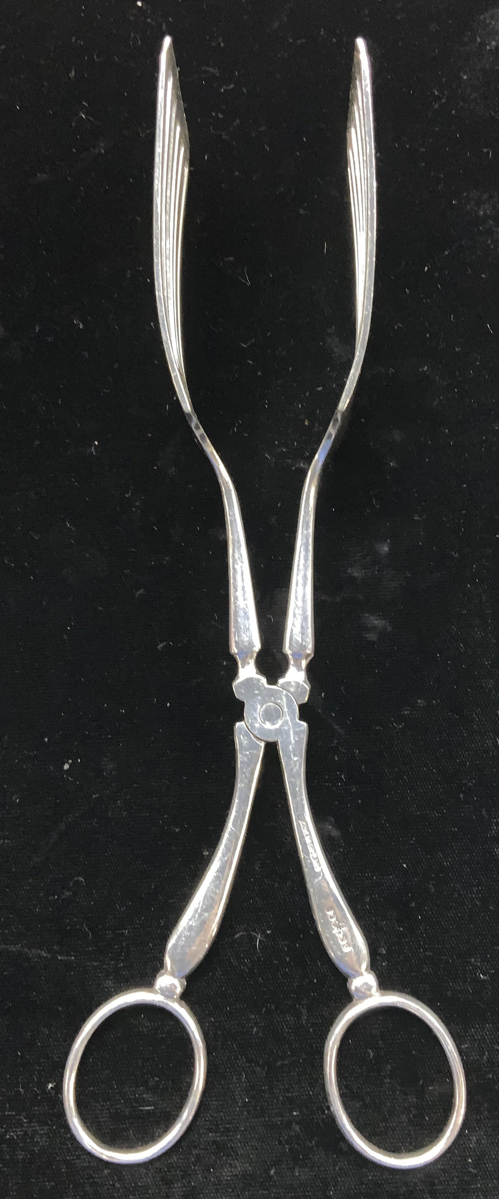 Antq Silver Plate Petite Fours Tongs, England: Silver plated antique sandwich tongs with hallmarked of 3 stars and reads EPNS, c. 1926. Additionally marked Made in England. Measure 9 in. Long . Tong sandwich from measures 2.25 in. Wide. Made in En