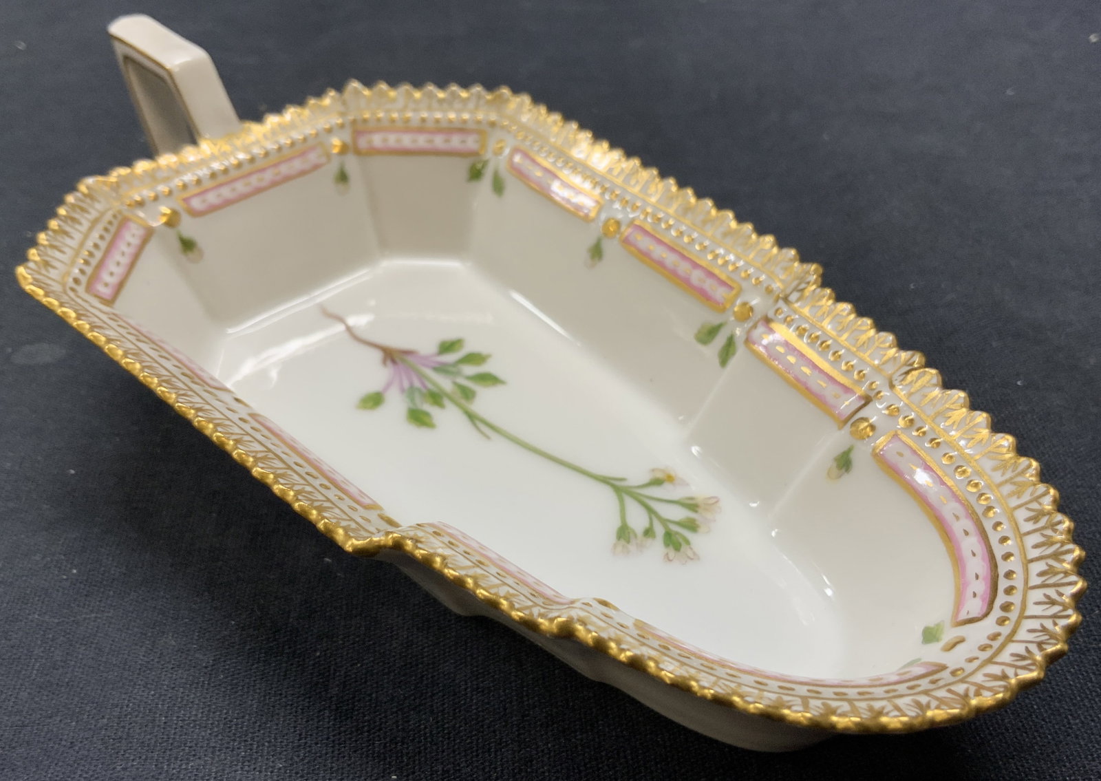 ROYAL COPPENHAGEN Porcelain Leaf Dish W Handle: Underside is marked ROYAL COPENHAGEN DENMARK Lepidium groenlan dicum Horn. Dish is vintage and porcelain. Piece has leaf detail & toothed gilt rim. Dish has handle. Piece measures approximately 6.5 in