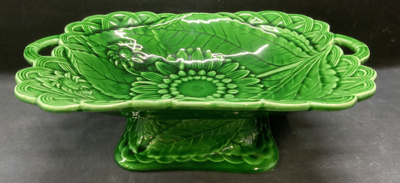THE HALDEN GROUP 1983 Sunflower Majolica Server (1 of 10)