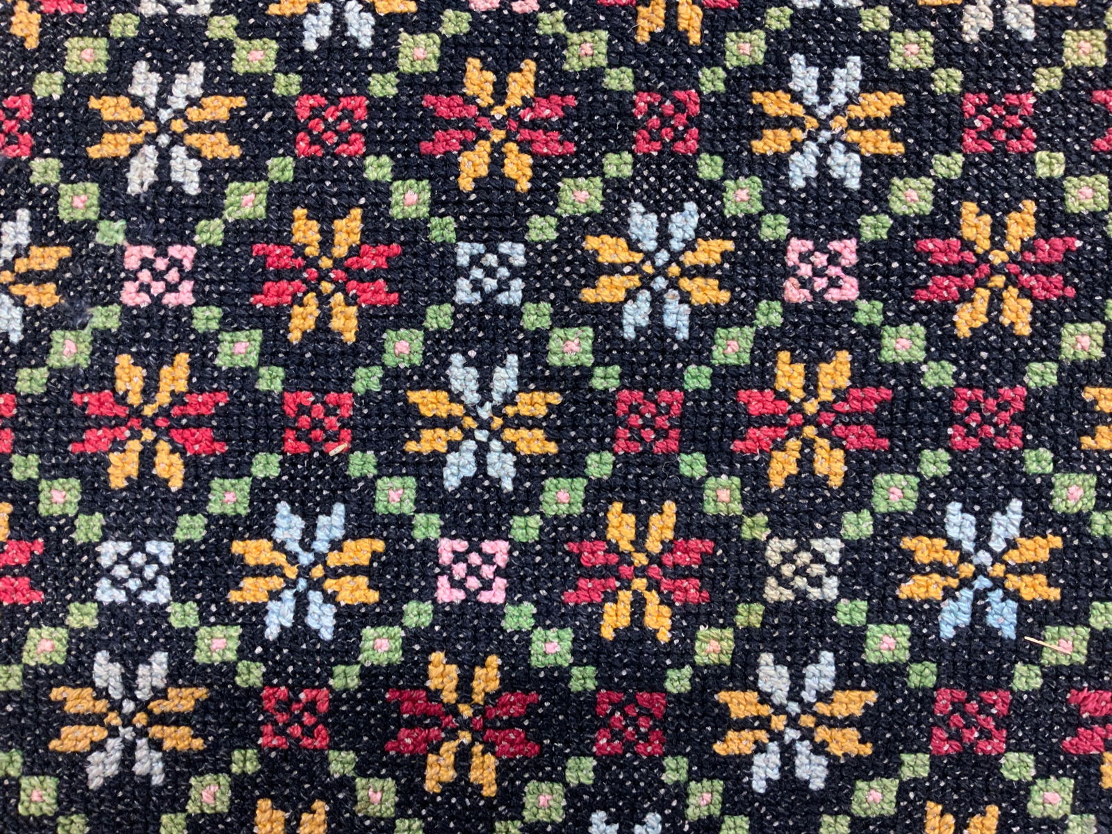 Vintage Needlepoint Floral Detailed Textile (1 of 8)