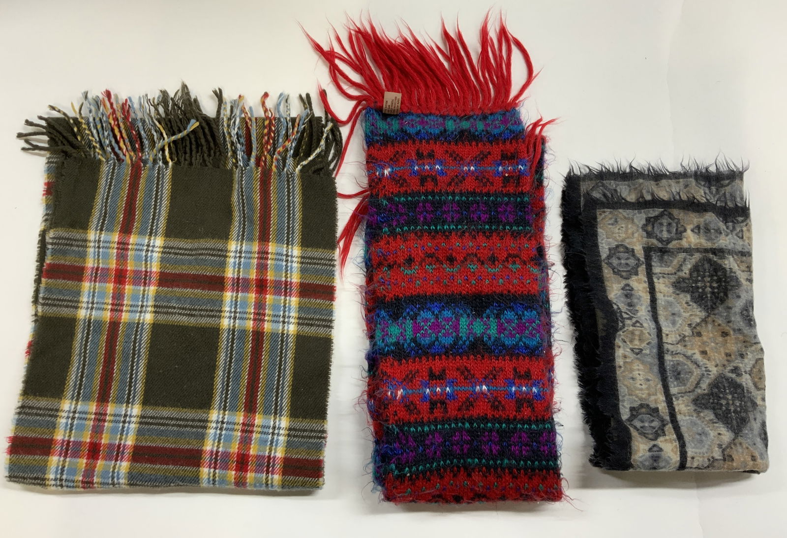 Lot 3 Assorted Wool & Cashmere Scarves (1 of 8)