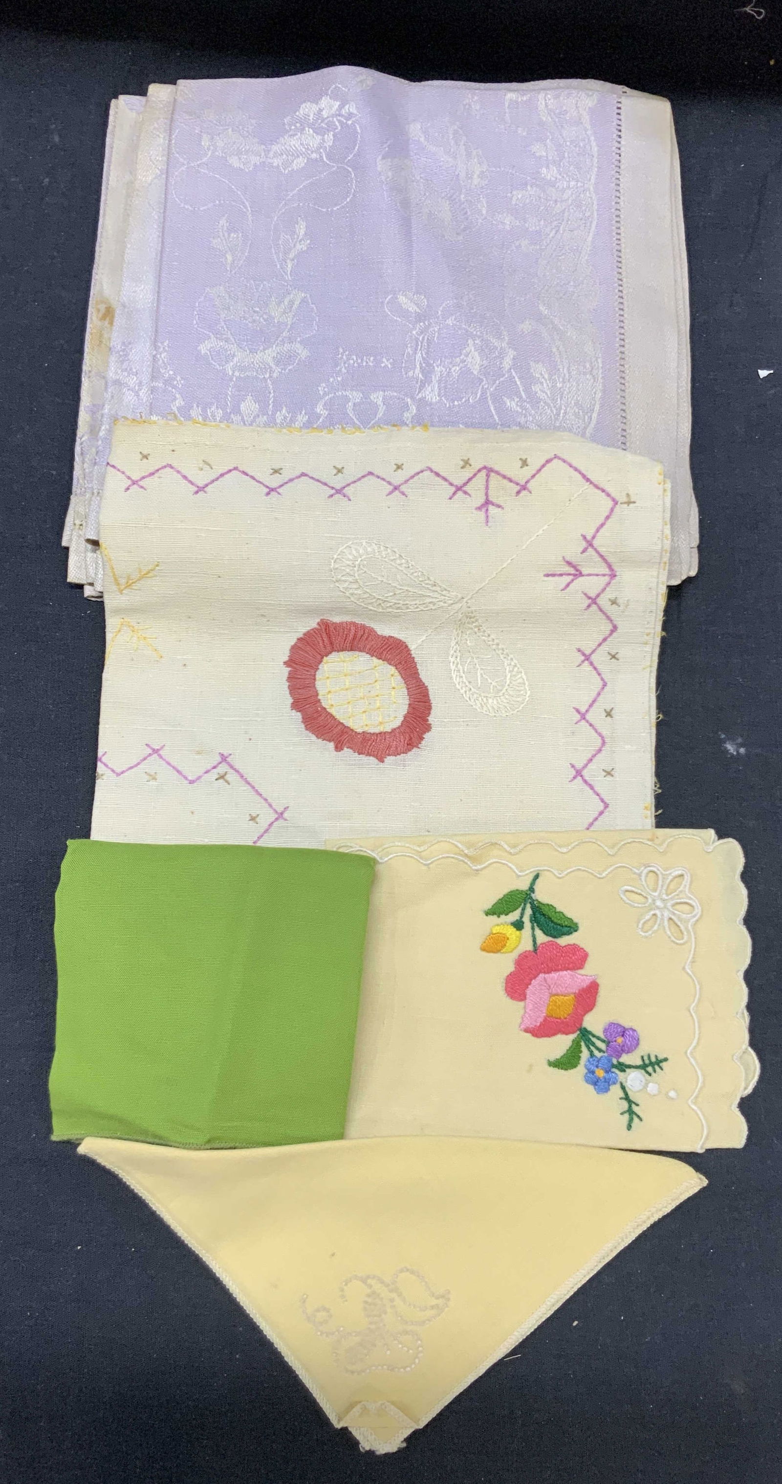 Lot 9 Vntg Embroidered Table Linens (1 of 13)