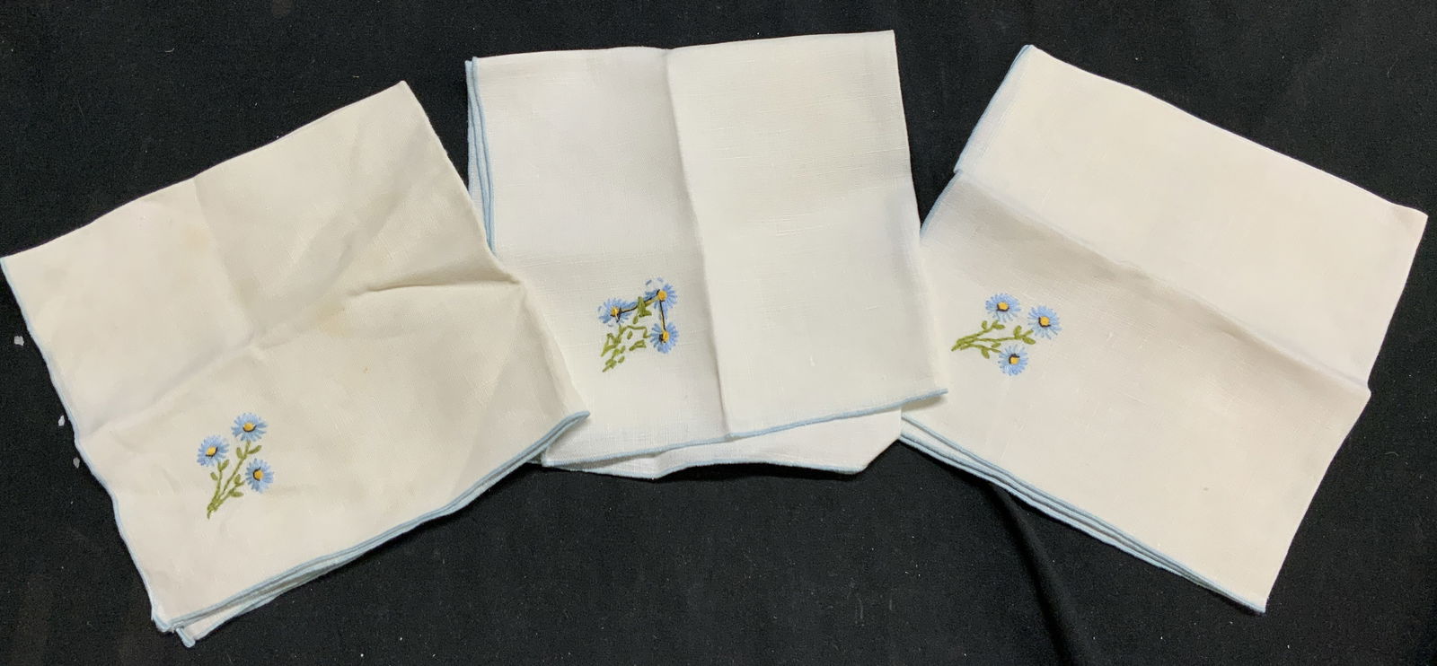 Set 3 Vntg Tbl Linens W Embroidered Floral Detail (1 of 7)