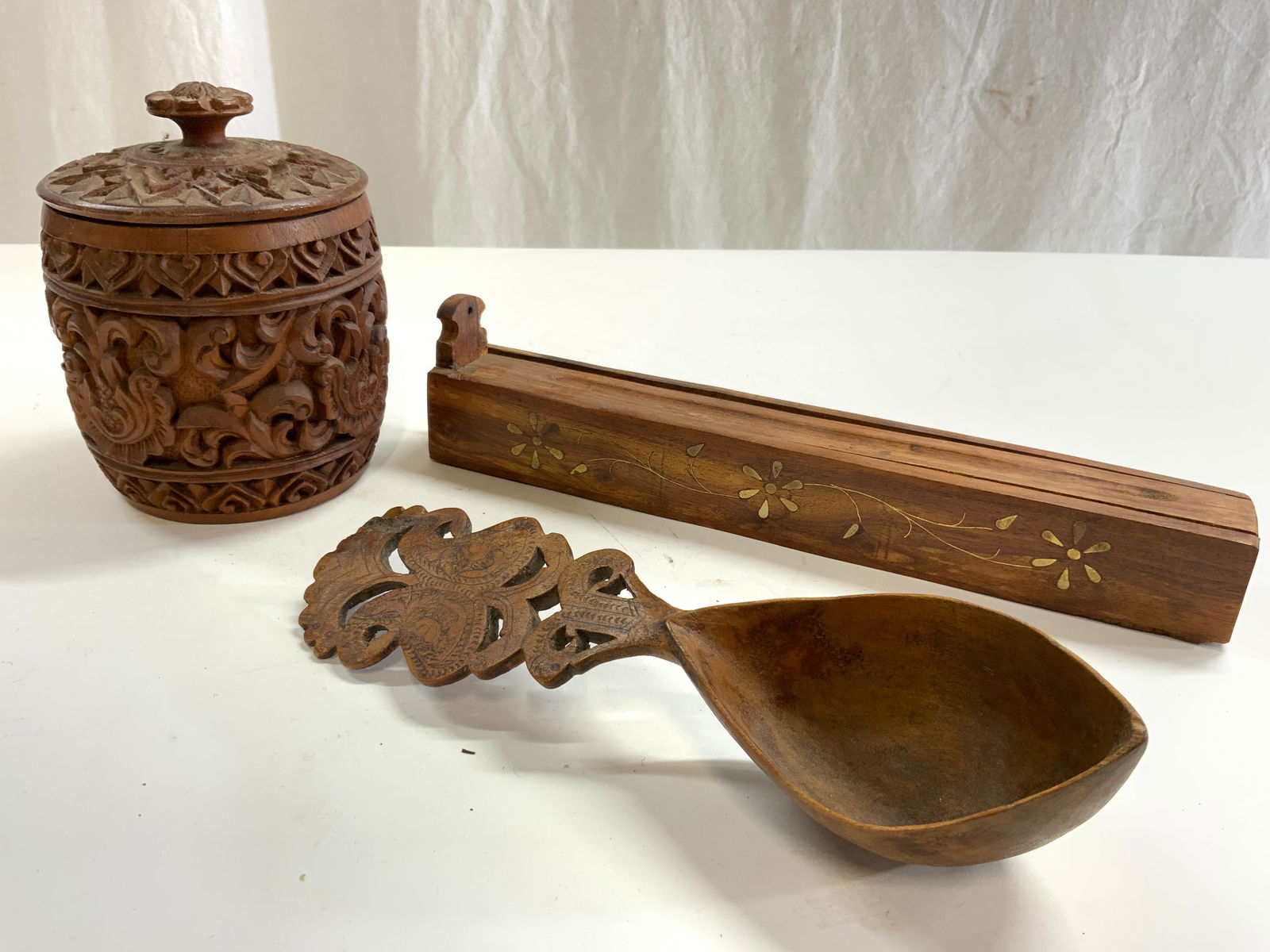 Lot 3 Carved Wooden Jar, Spoon & Incense Holder (1 of 9)