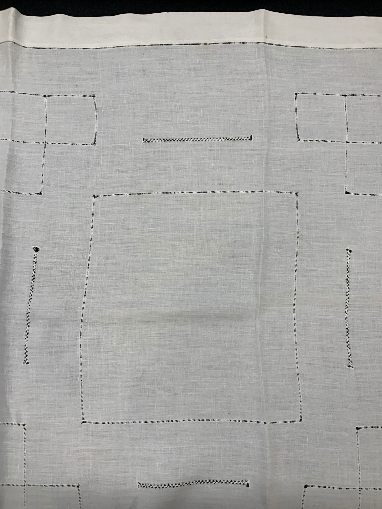 Vntg Embroidered Linen Tablecloth (1 of 7)