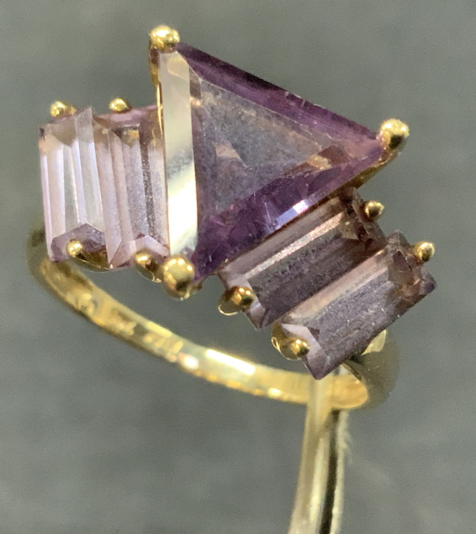 Aviv Sgd 10K Gold & Topaz Ring (1 of 7)