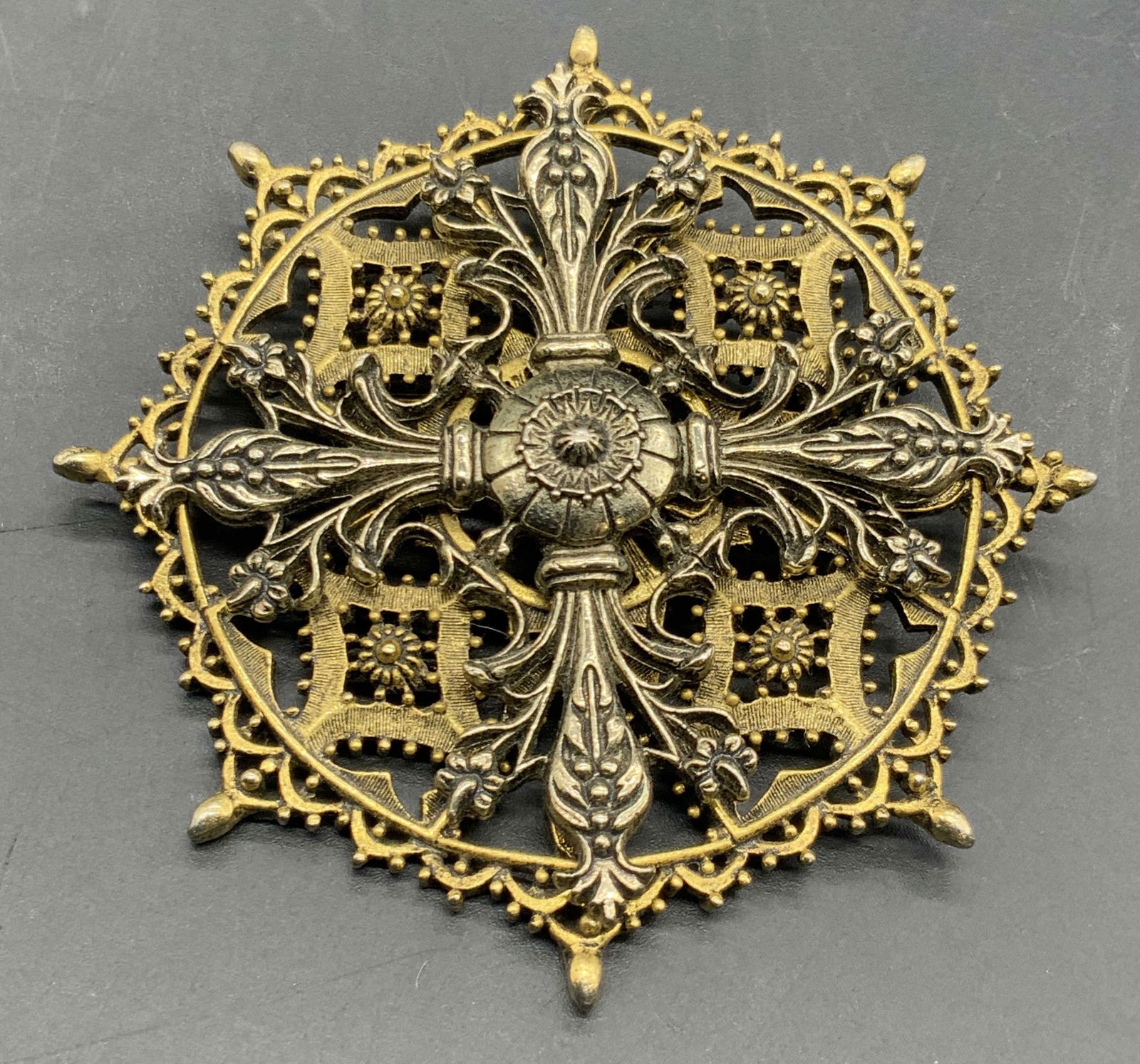 ART Signed Vintage Medallion Brooch, Jewelry (1 of 8)