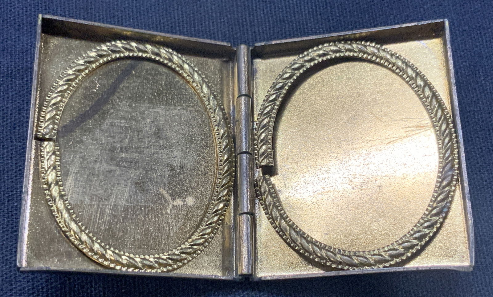 Vintage Brass Hinged Double Picture Frame (1 of 5)