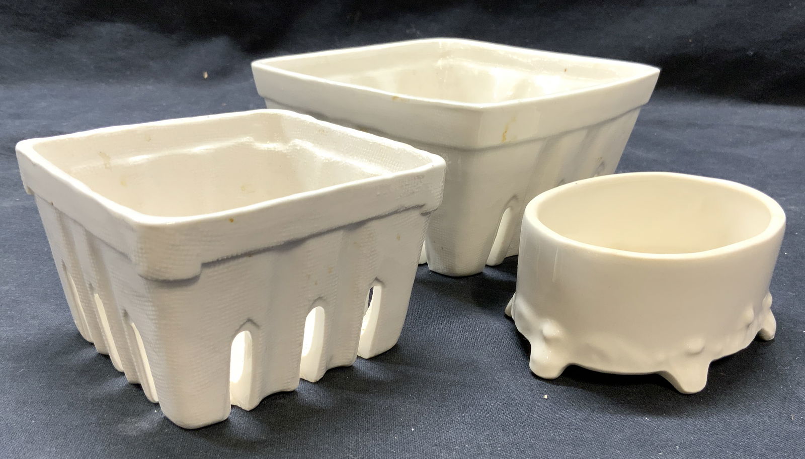Lot 2 Ceramic Berry Baskets & Footed Trinket Dish (1 of 7)
