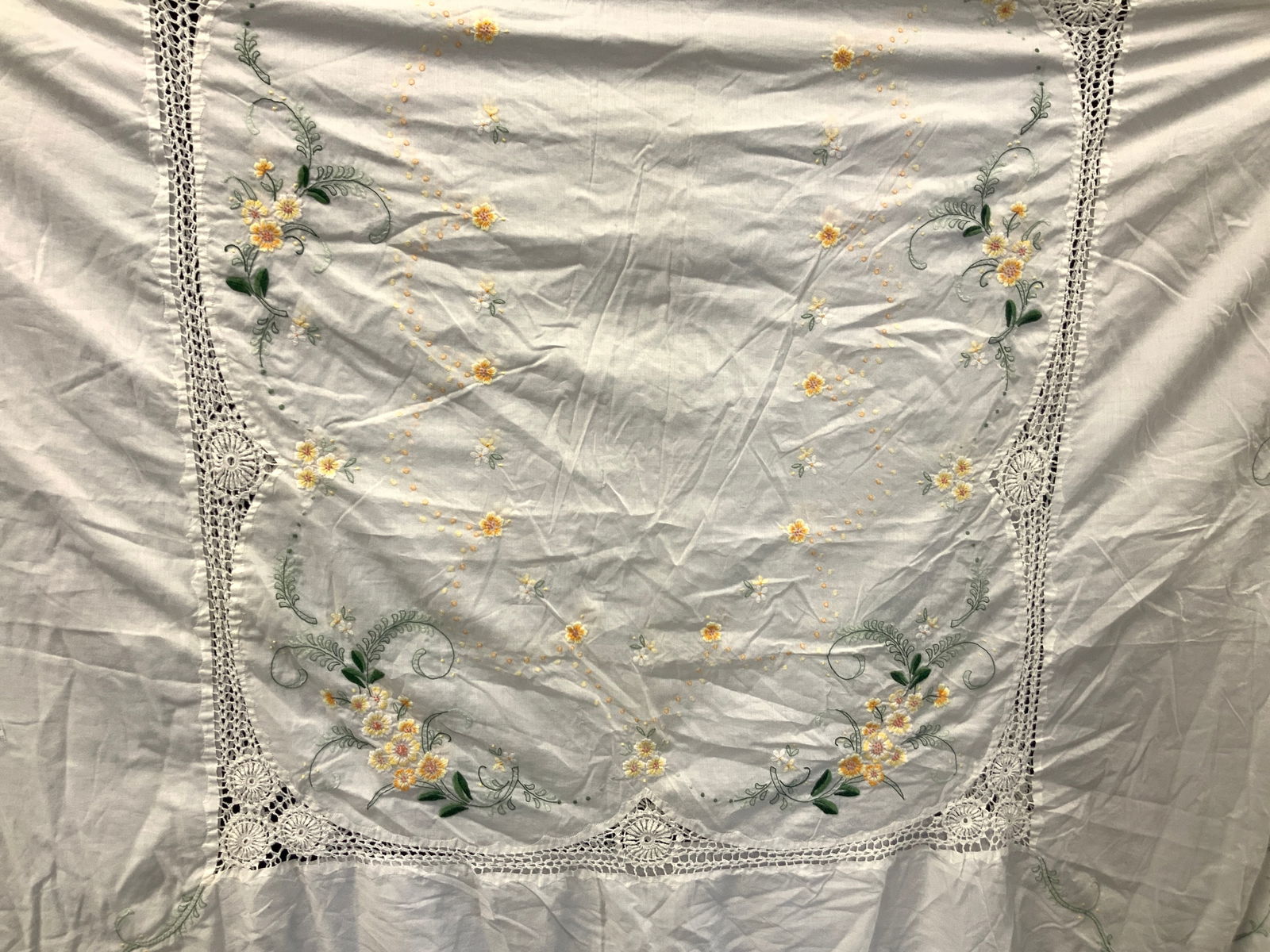 Vntg Cotton Blend Embroidered & Lace Tablecloth (1 of 8)