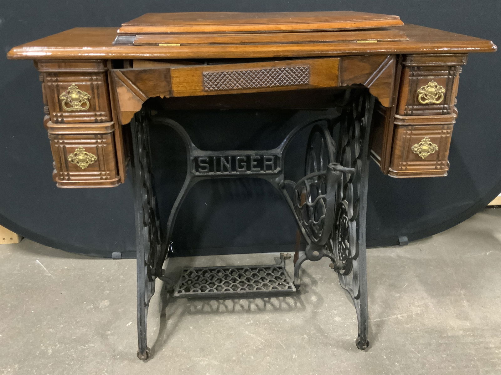 Antique SINGER Sewing Machine Table (1 of 15)