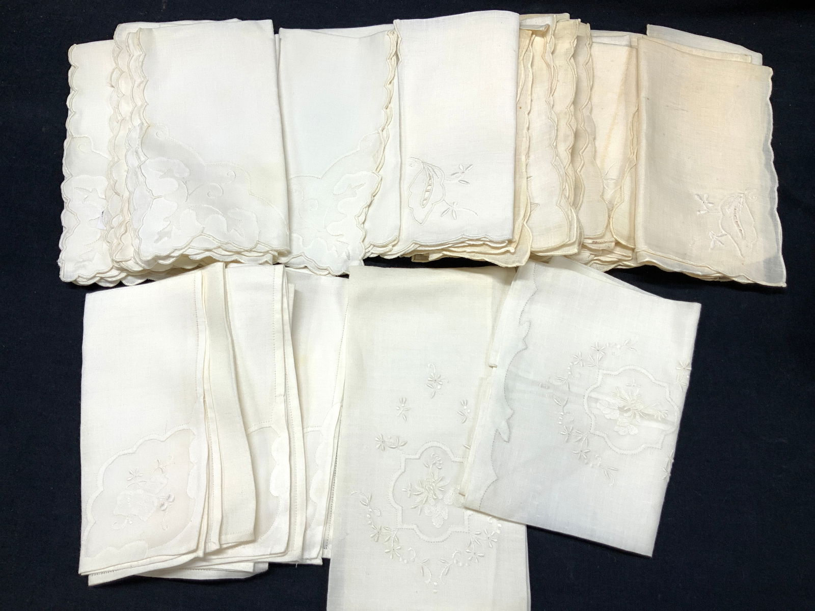 Lot 23 Vintage Embroidered Linens (1 of 10)