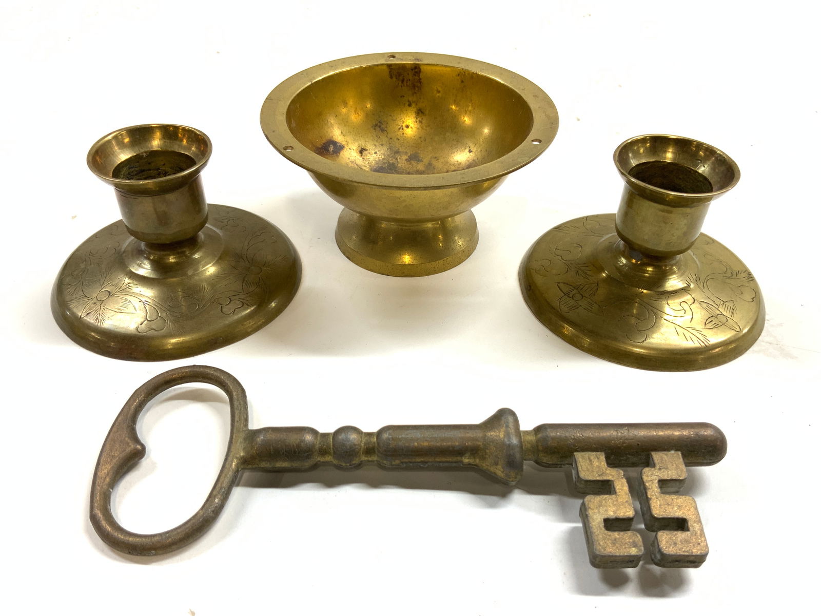 Lot 4 Assorted Brass Tabletop Accessories (1 of 6)