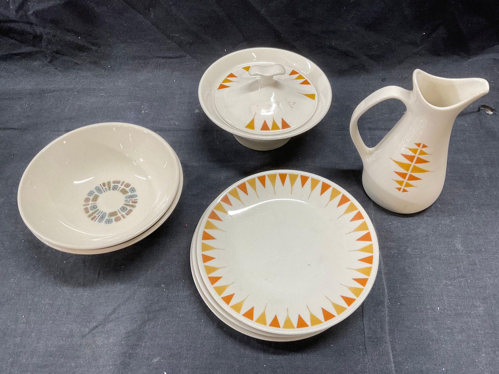 Iroquois Fine China Dish-ware & More, USA (1 of 3)