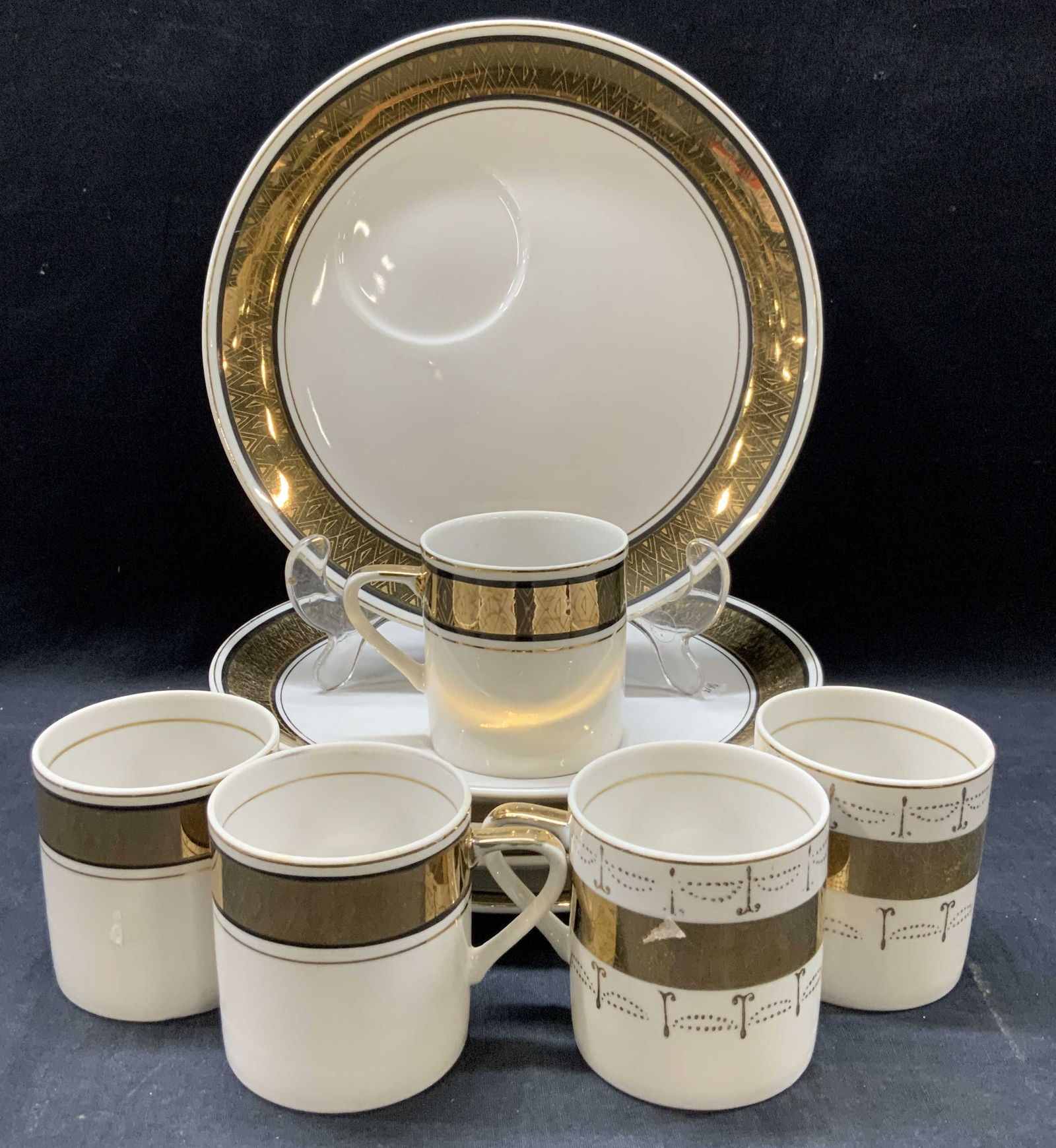 Royal Crown 10 Gilt Porcelain Dishes & Cups (1 of 11)