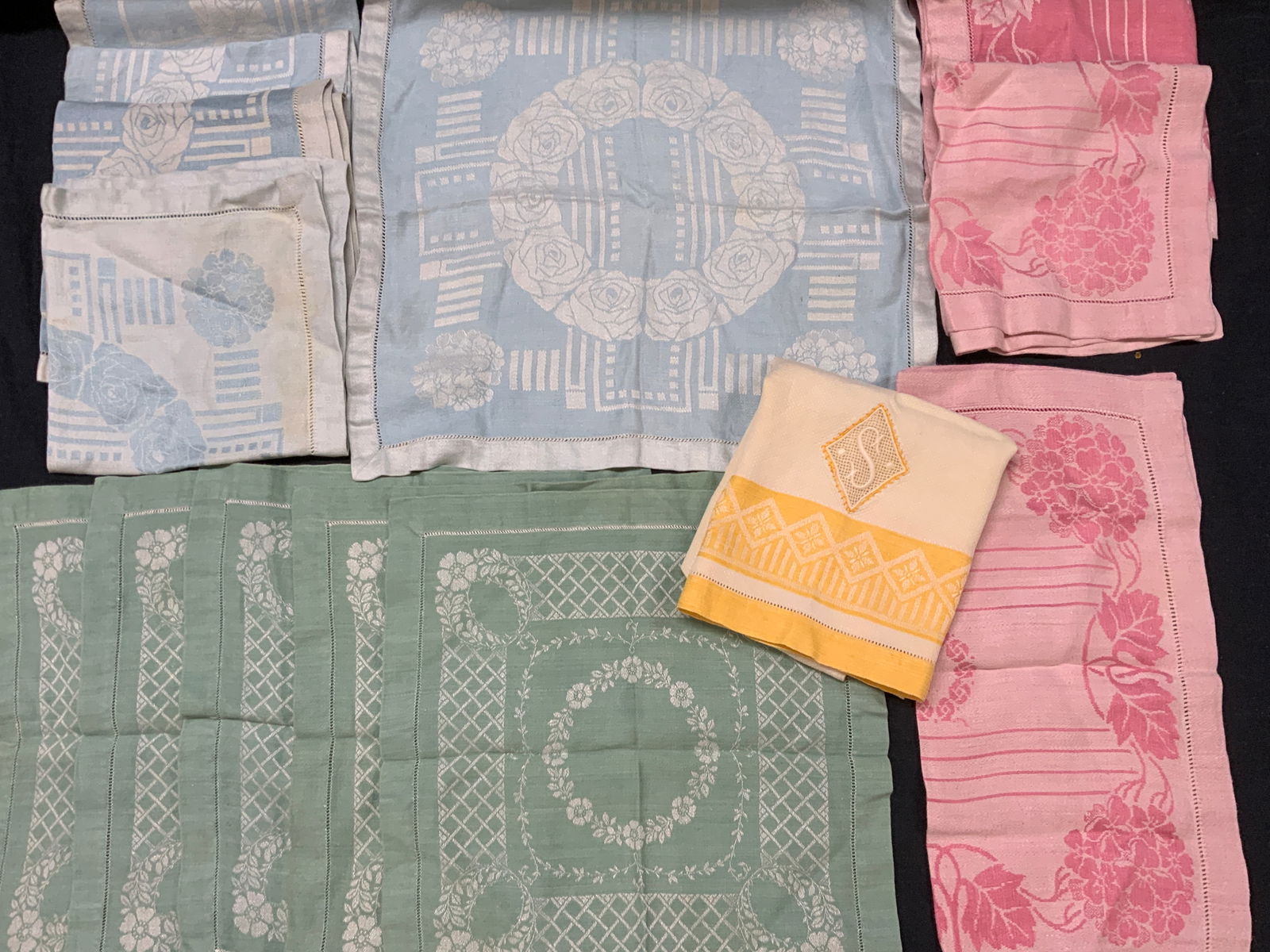 14 Vintage Damask Table Napkins, Hand Towel (1 of 9)