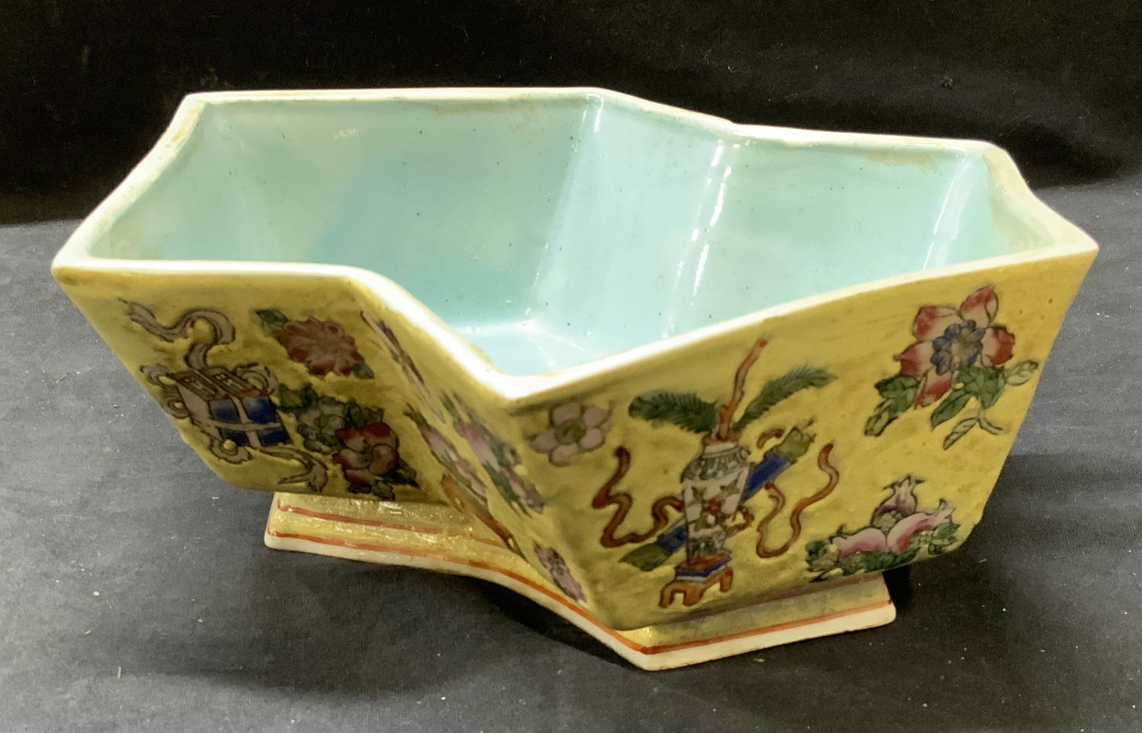 Heavy Chinese Export Porcelain Planter (1 of 8)