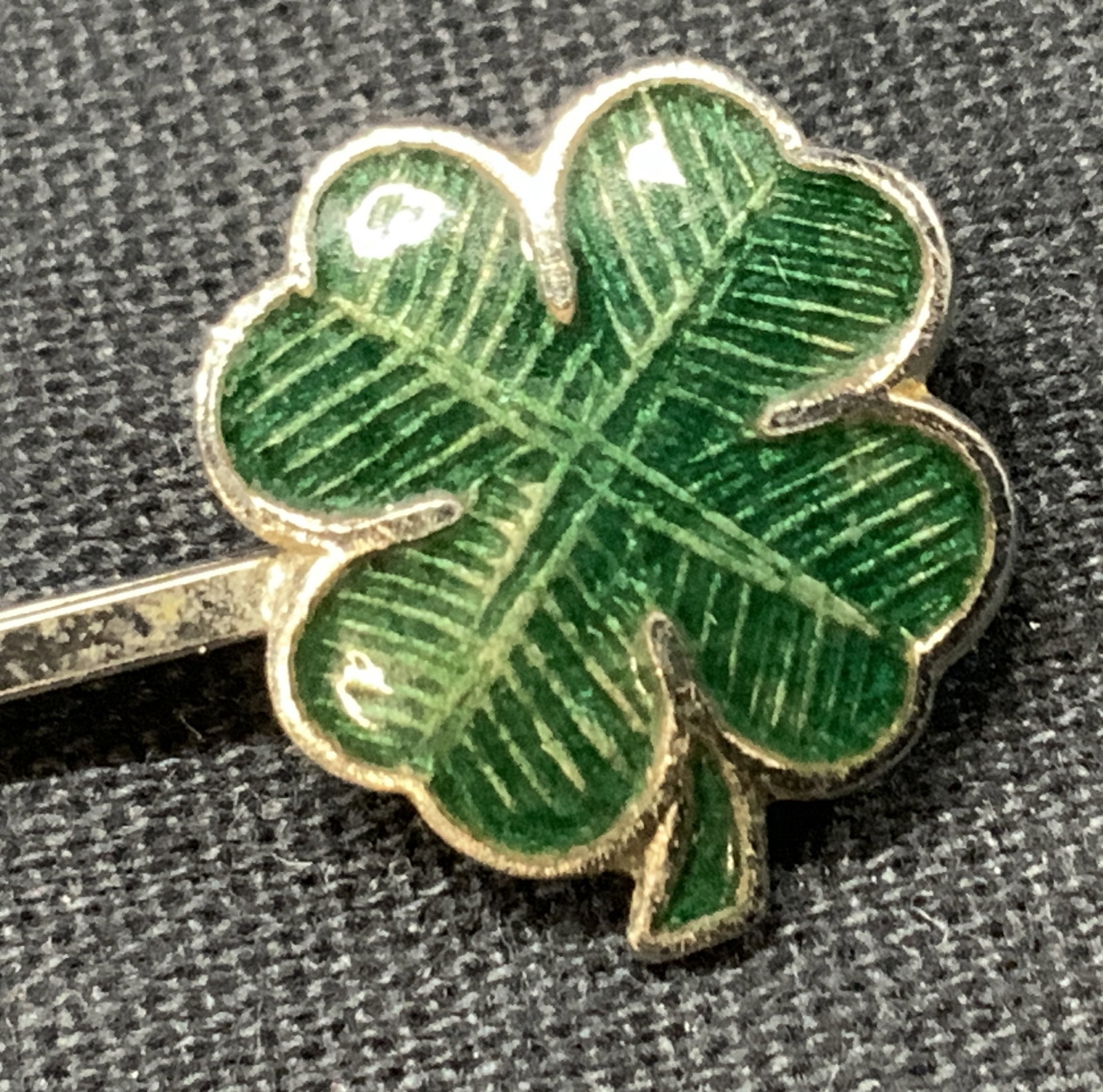 Vntg Shamrock Enamel Bobby Pin (1 of 5)