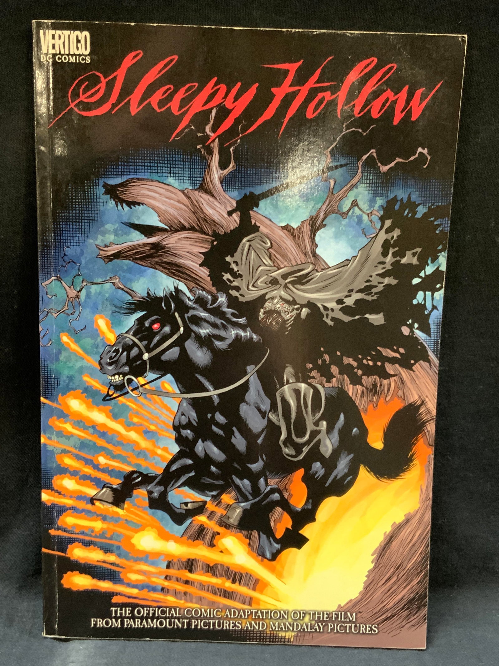 2000 Sleepy Hollow DC Comic Book (1 of 9)