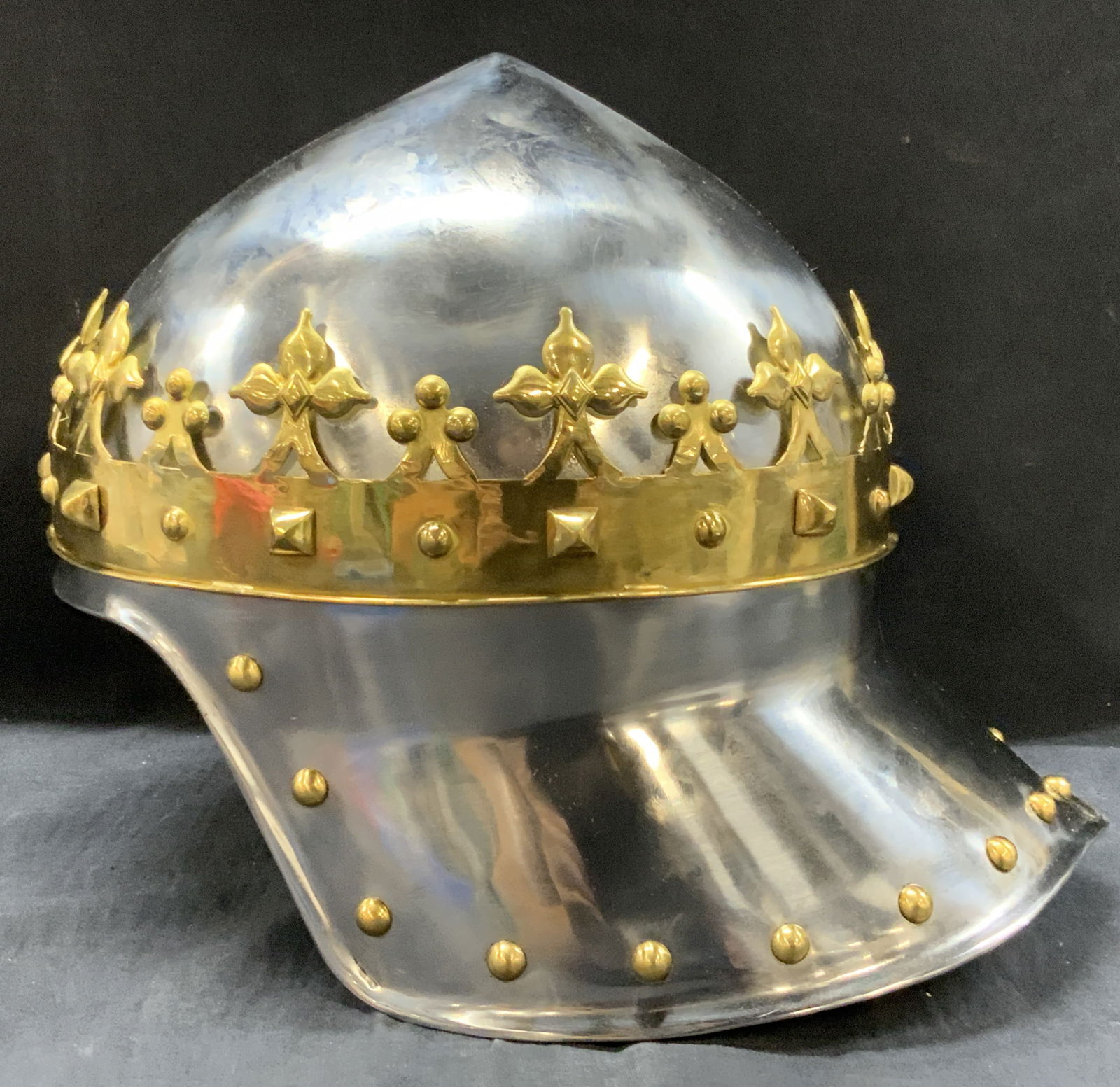 Windlass Steelcrafts Knight Helmet (1 of 8)
