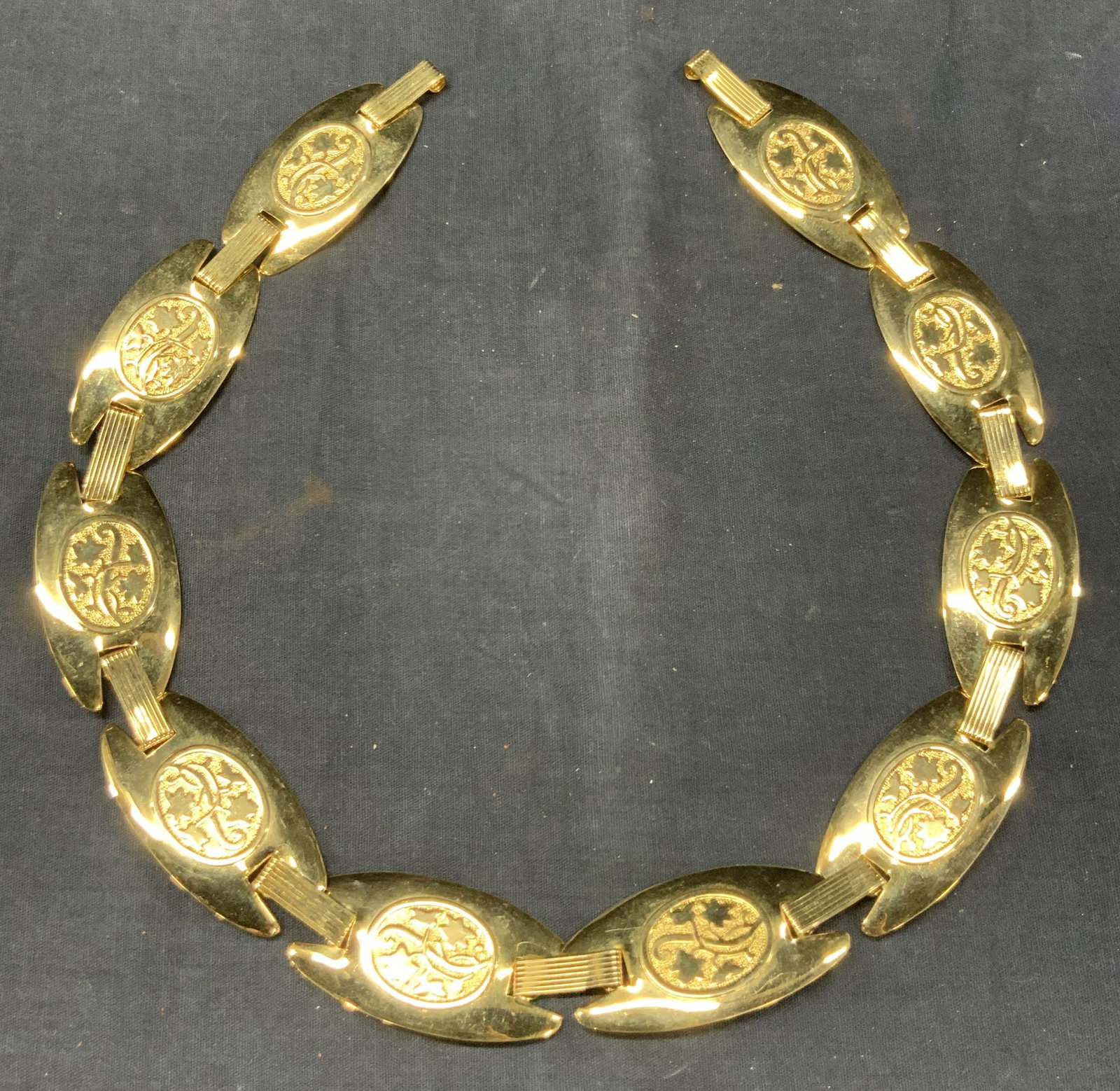 Gold Tn Metal Floral Fashion Belt: Gold tone metal flora, fashion belt with each section adorn its pressings of floral imagery. No center buckle. Approx 27 inches long Moderate surface wearing to metal due to age and use. Vintage decor