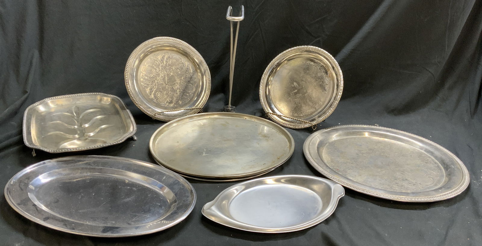 Lot 9 Vntg Silver Toned Metal Serving Trays (1 of 8)