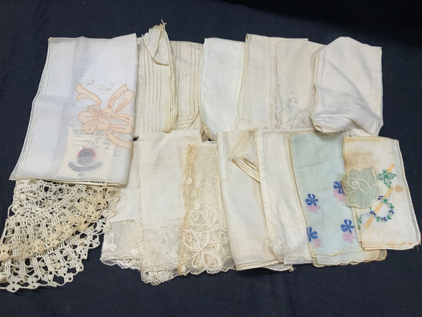 Lot 15 Vntg Embroidered Linens (1 of 19)
