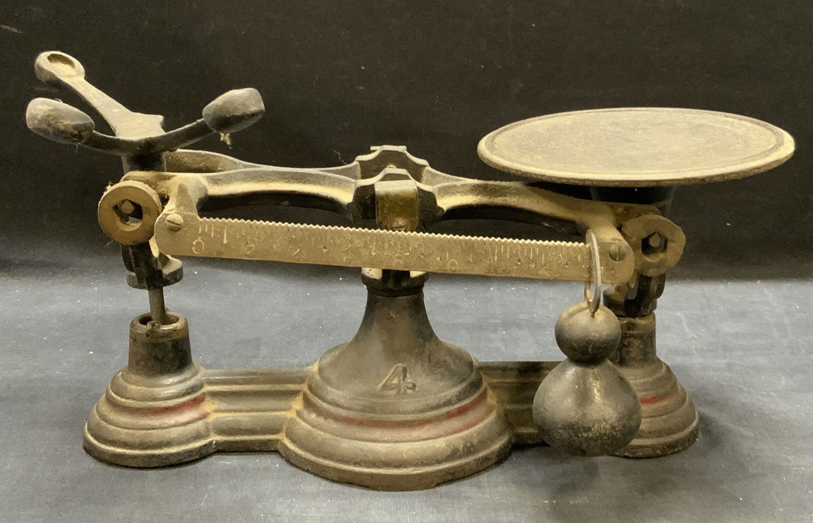 Vintage Cast Iron Scale with Weight (1 of 7)