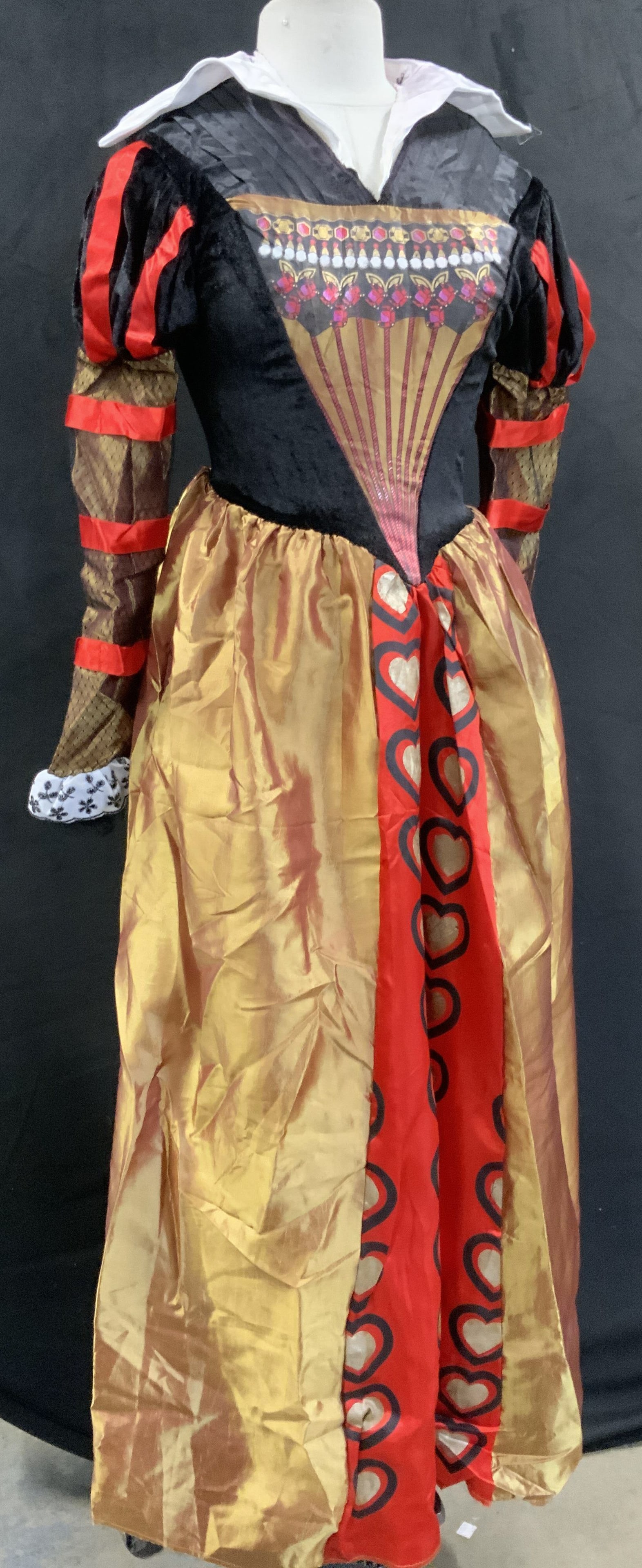 Halloween Costume Alice in Wonderland Red Queen: Alice in Wonderland The Red Queen Deluxe Adult Costume . Size 4-6. Faux leather gold crown, Dress, and black polyester under dress petticoat. Comes in the original packaging. Dress color has red run-o