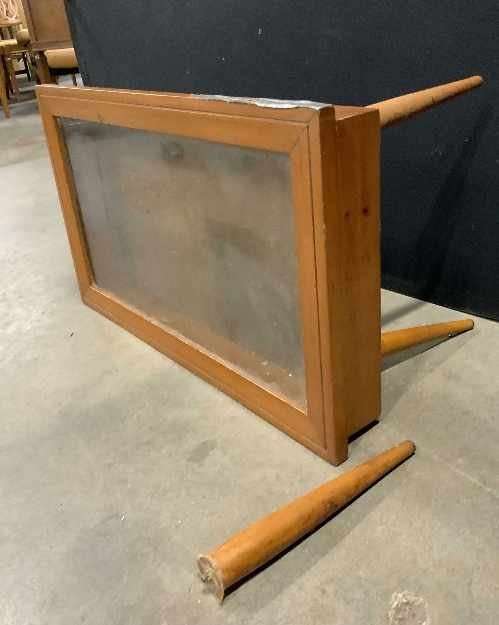 Vintage Mid Century Modern Vitrine Side Table (1 of 9)