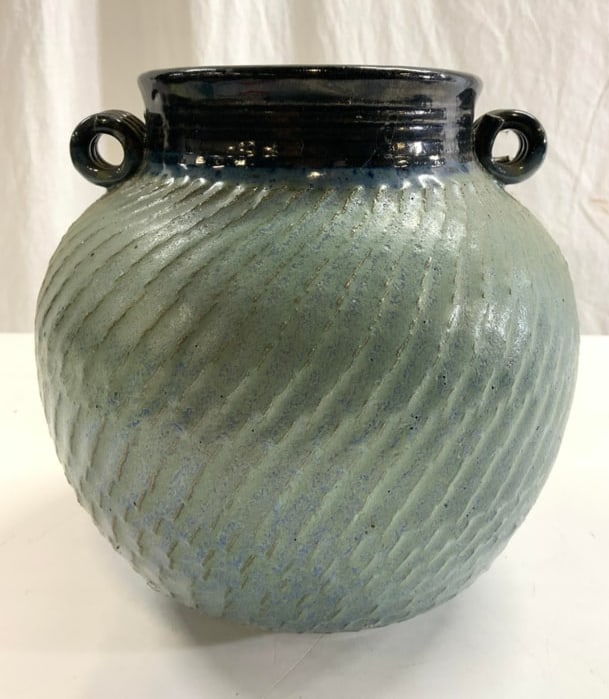 NL Signed Scalloped Ceramic Vessel W Handles (1 of 6)