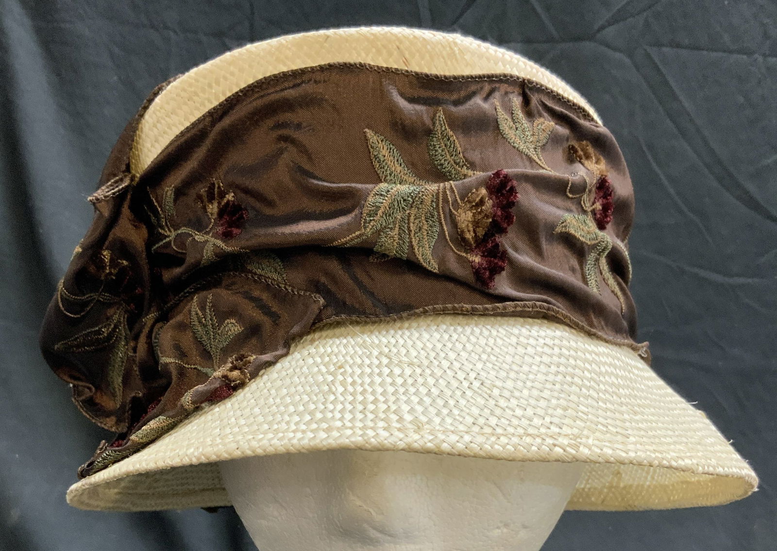 THE METROPOLITAN OPERA Straw Hat USA (1 of 9)