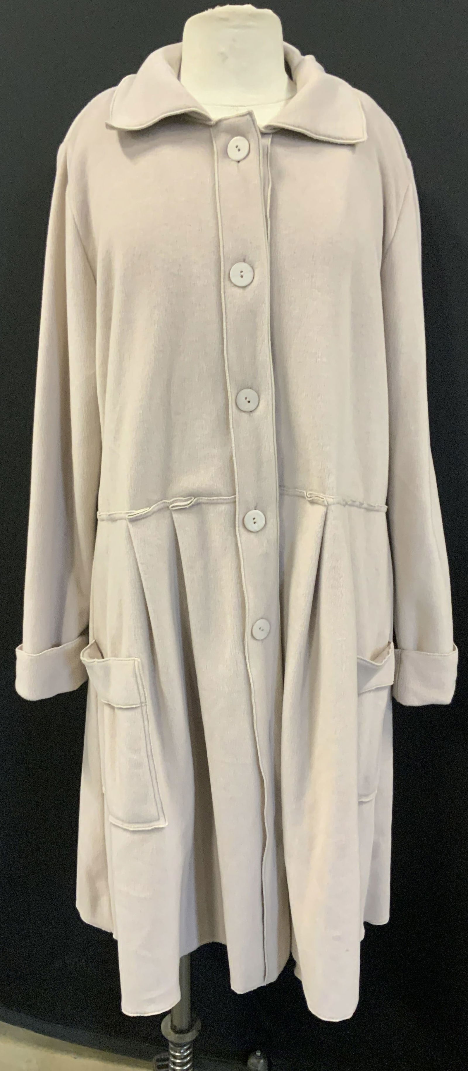 PLUTO Plush Lightweight Jacket (1 of 8)