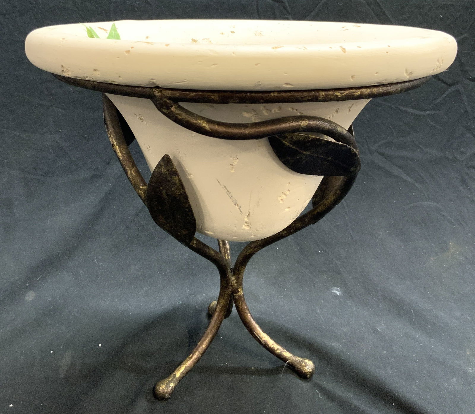 Resinous Planter W Gilt Metal Stand (1 of 6)