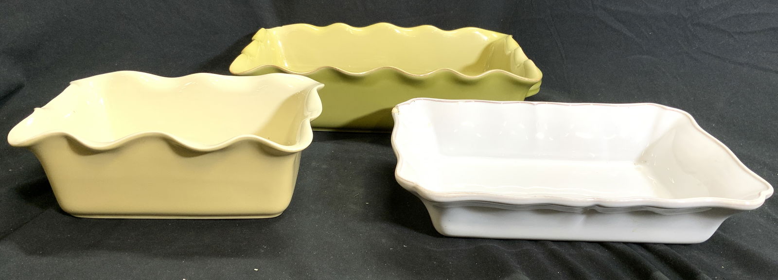 Lot 3 Assorted Porcelain Casserole Dishes (1 of 10)