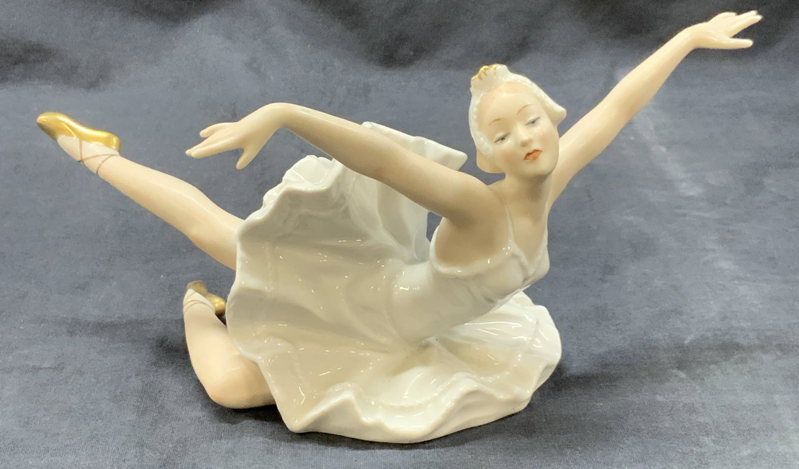 WALLENDORF Sgn Vntg Porcelain Ballerina Figural: WALLENDORF Signed Vintage Porcelain Ballerina Figural. Hand painted details throughout. White glazed outfit with painted gold tone ballet shoes. Trademarked to underside for WALLENDORF. Stamped with a