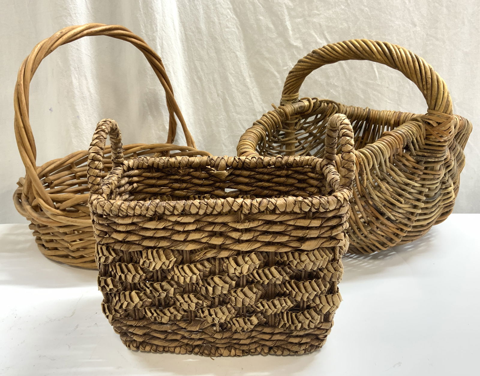 Lot 3 Assorted Tan Woven Wicker Baskets (1 of 8)