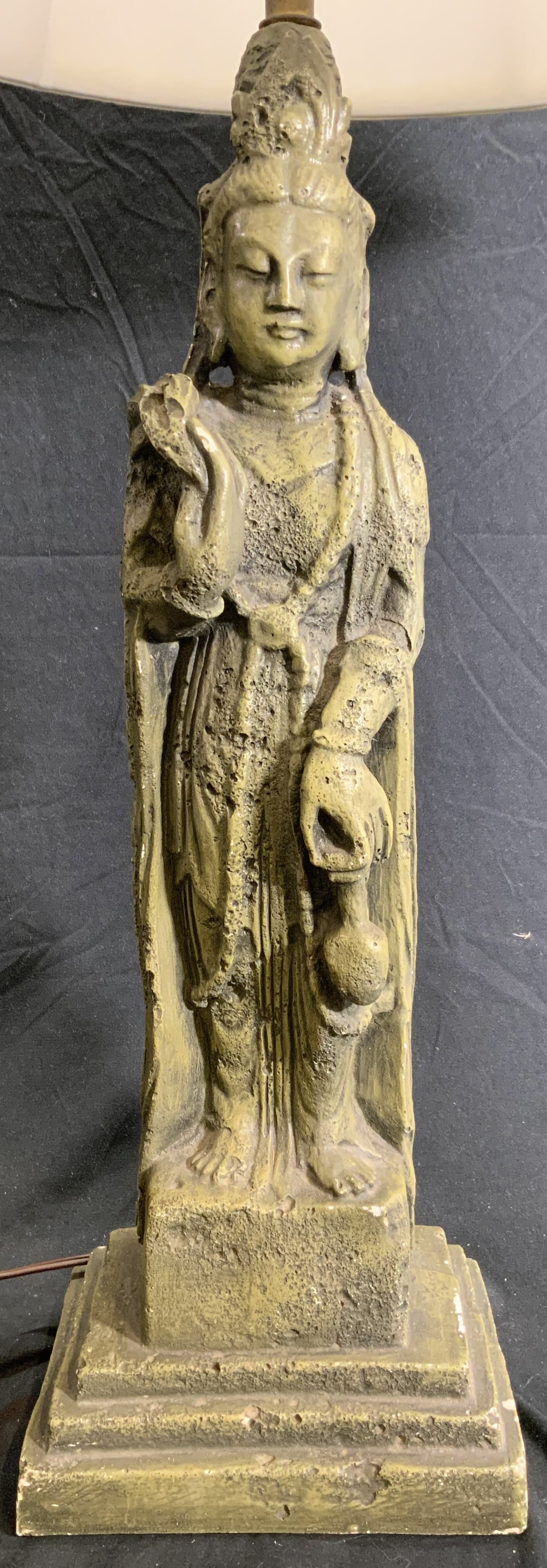 Vntg Resinous Guan Yin Lamp W Shade (1 of 11)
