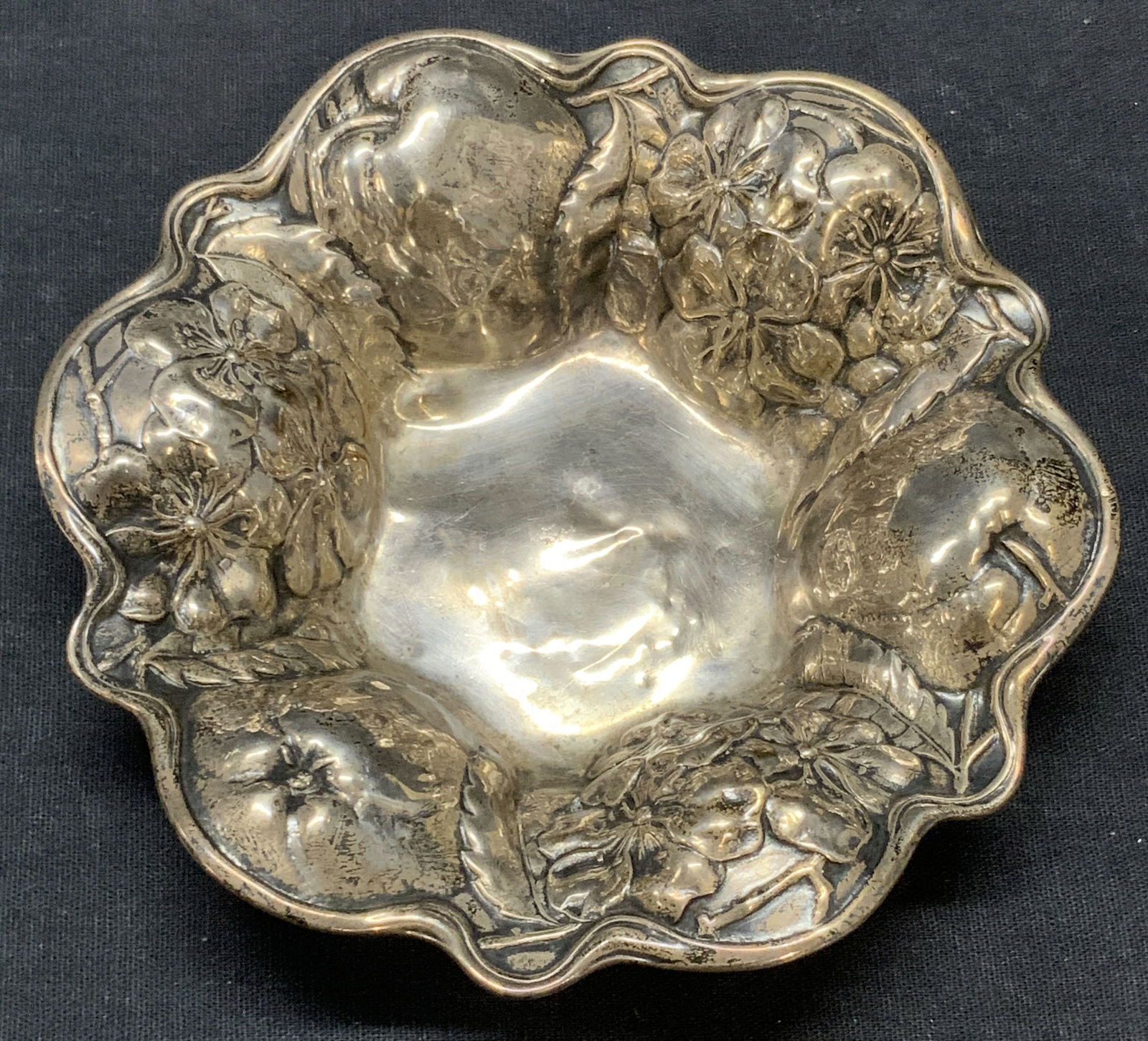 Vintage STERLING SILVER Repousse Trinket Dish (1 of 9)