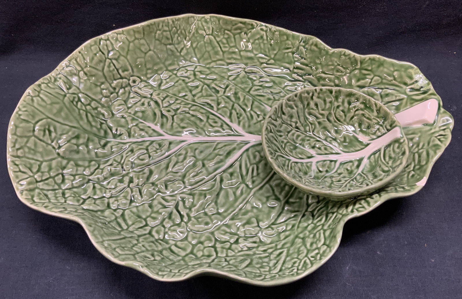 BORDALLO PINHEIRO Cabbage Leaf Earthenware Server (1 of 14)