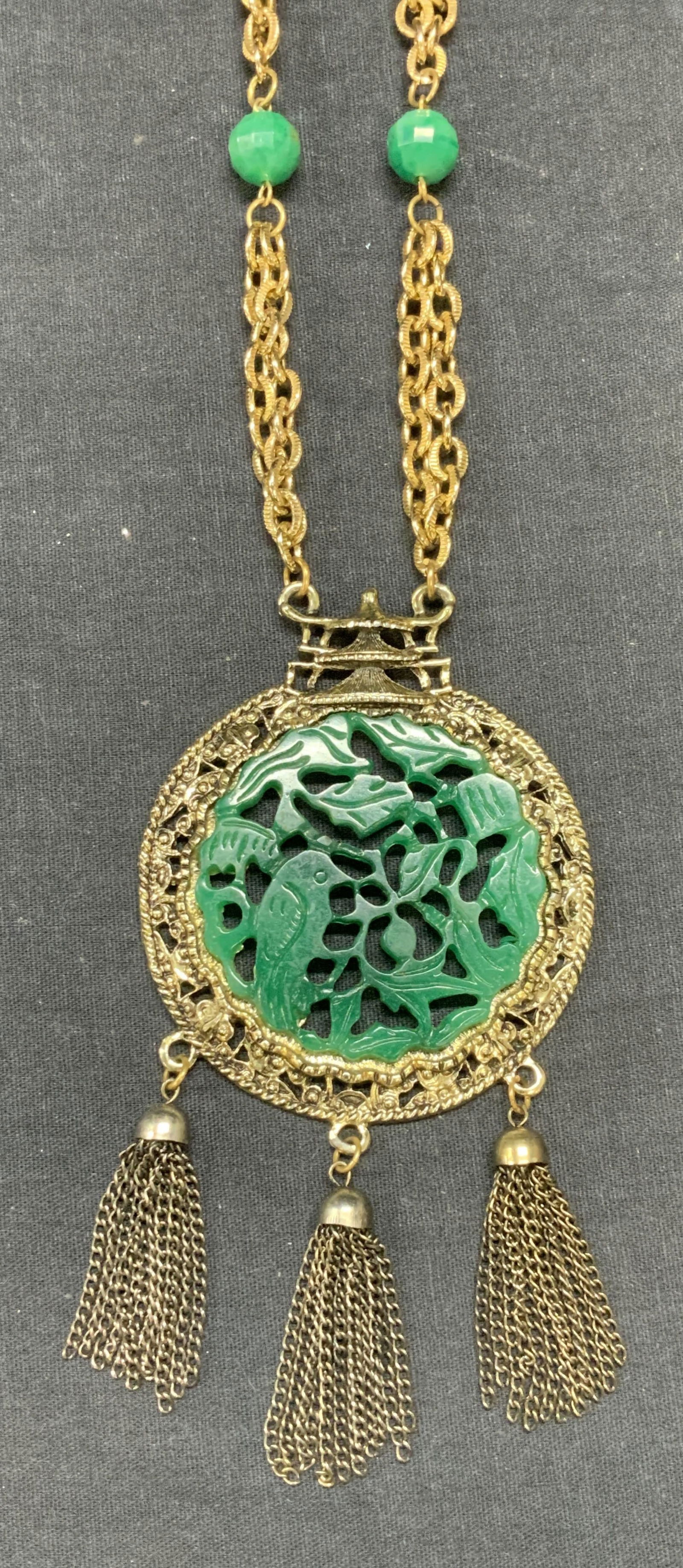 Gold Tone Green Jade Style Pendant Necklace (1 of 6)