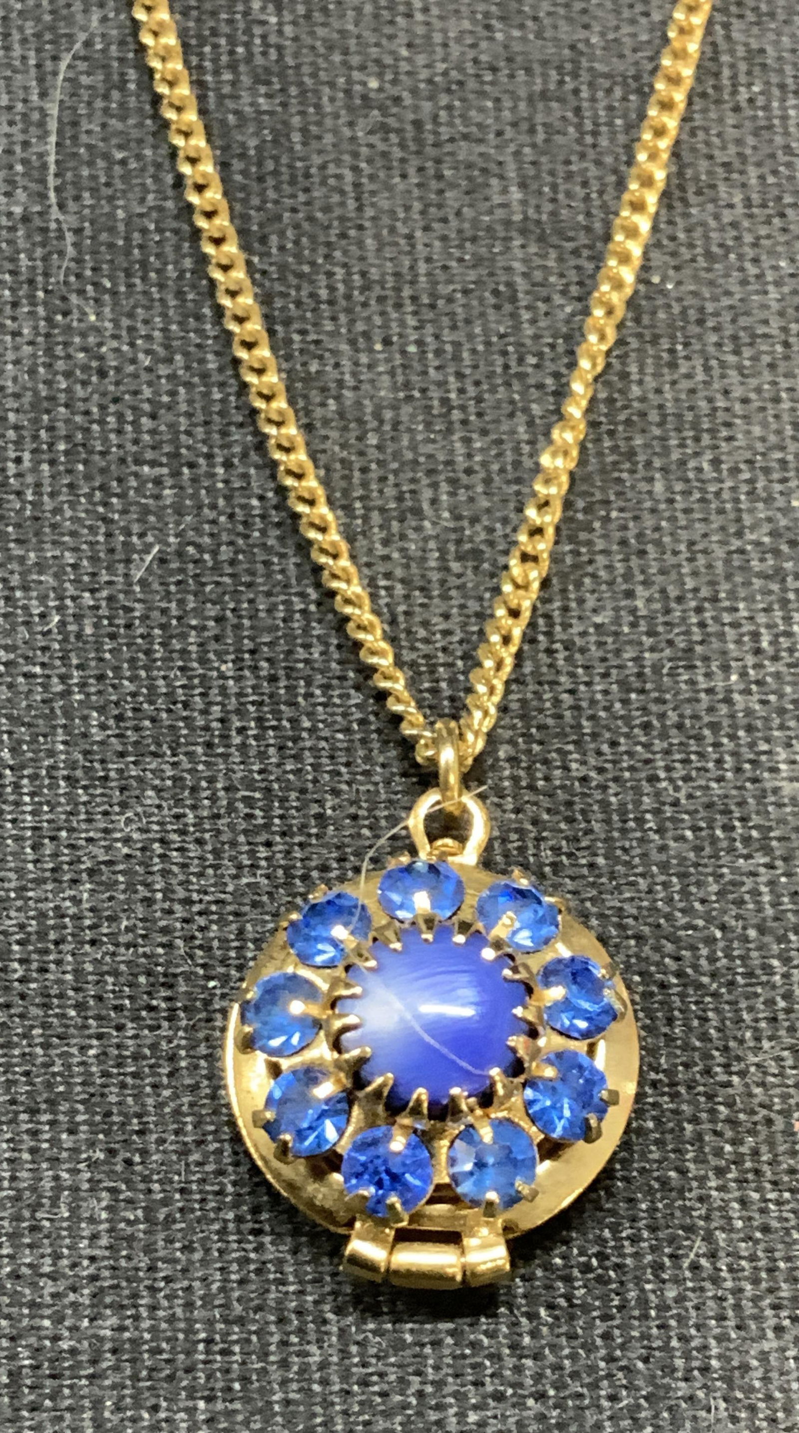 Vntg Gold Tone Blue Crystal Locket Necklace (1 of 6)