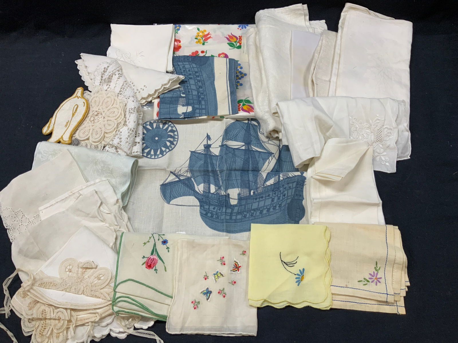 Lot 20+ Embroidered & Graphic Kitchen Accessories (1 of 20)