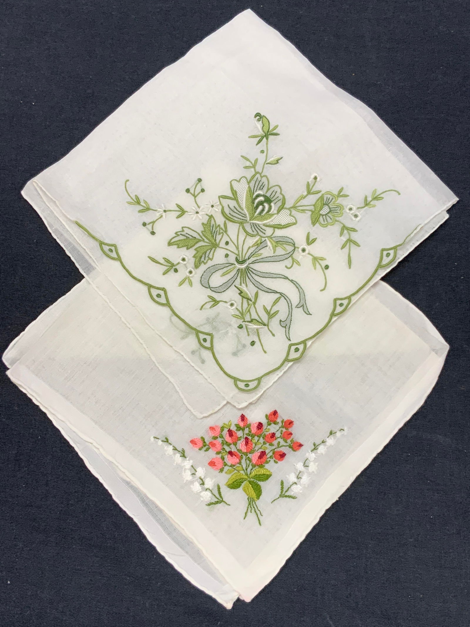 Lot 2 Embroidered Floral Linen Handkerchiefs (1 of 7)