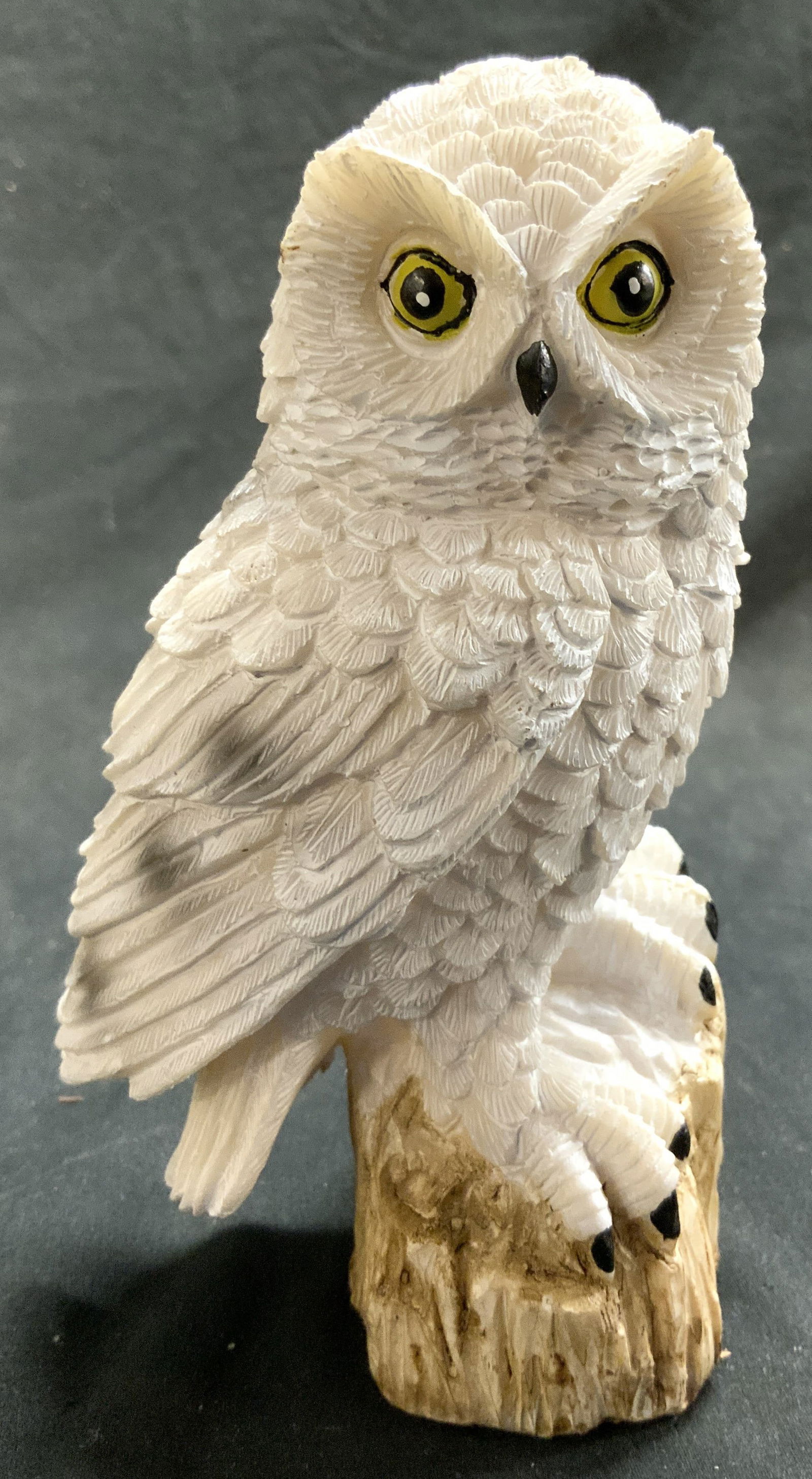 Resinous Snow Owl Figure Decor (1 of 7)