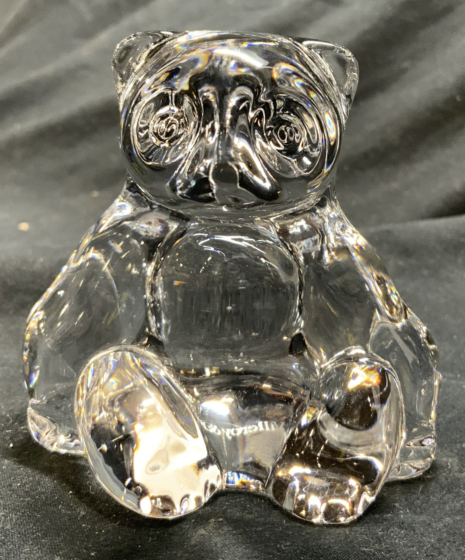 VILLEROY & BOCH Crystal Bear Figure Paperweight: Underside is signed VILLEROY & BOCH. Figure appears to be crystal. Piece depicts a seated bear. Piece measures approximately 3 inches tall & wide 2.5 inches deep. Bear, bear figure, crystal bear, bear