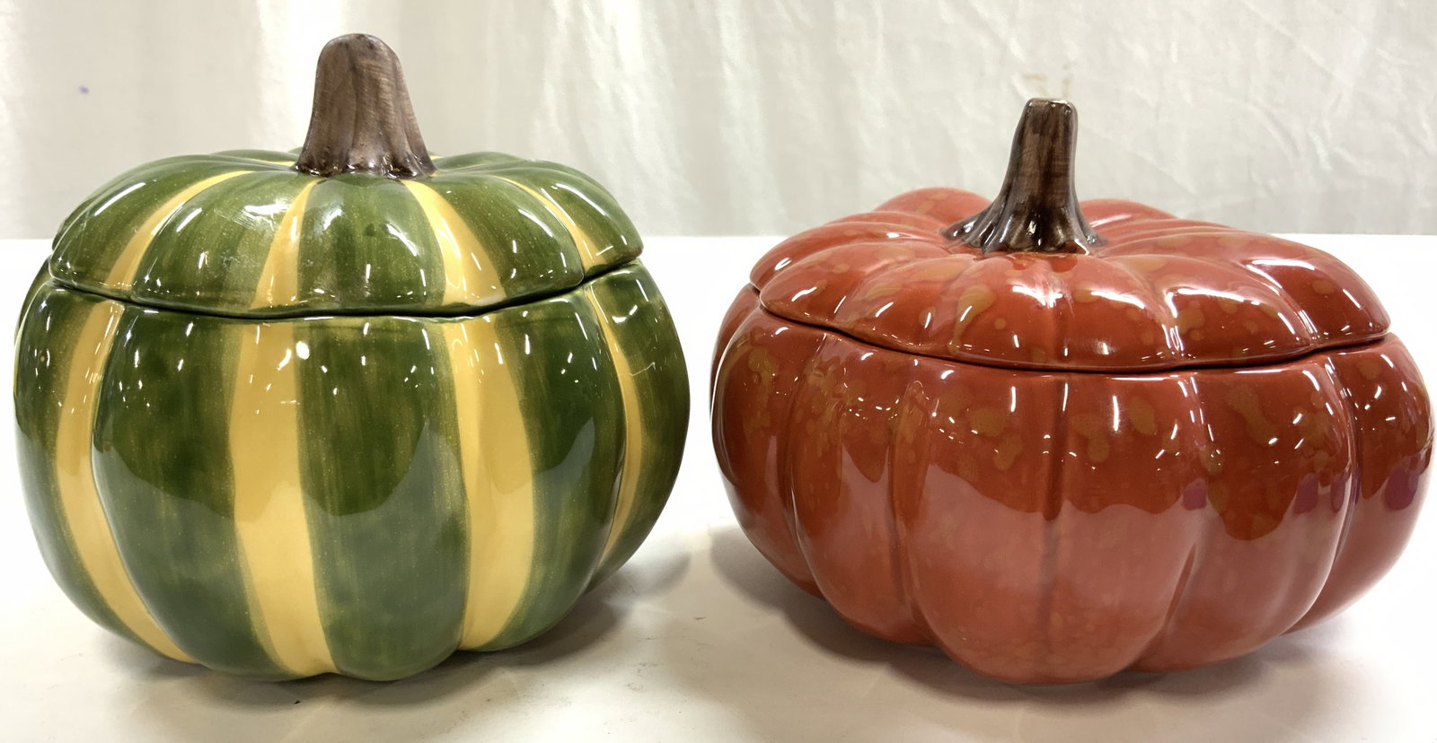 WILLIAMS SONOMA 2 Lidded Porc Pumpkin Vessels (1 of 8)