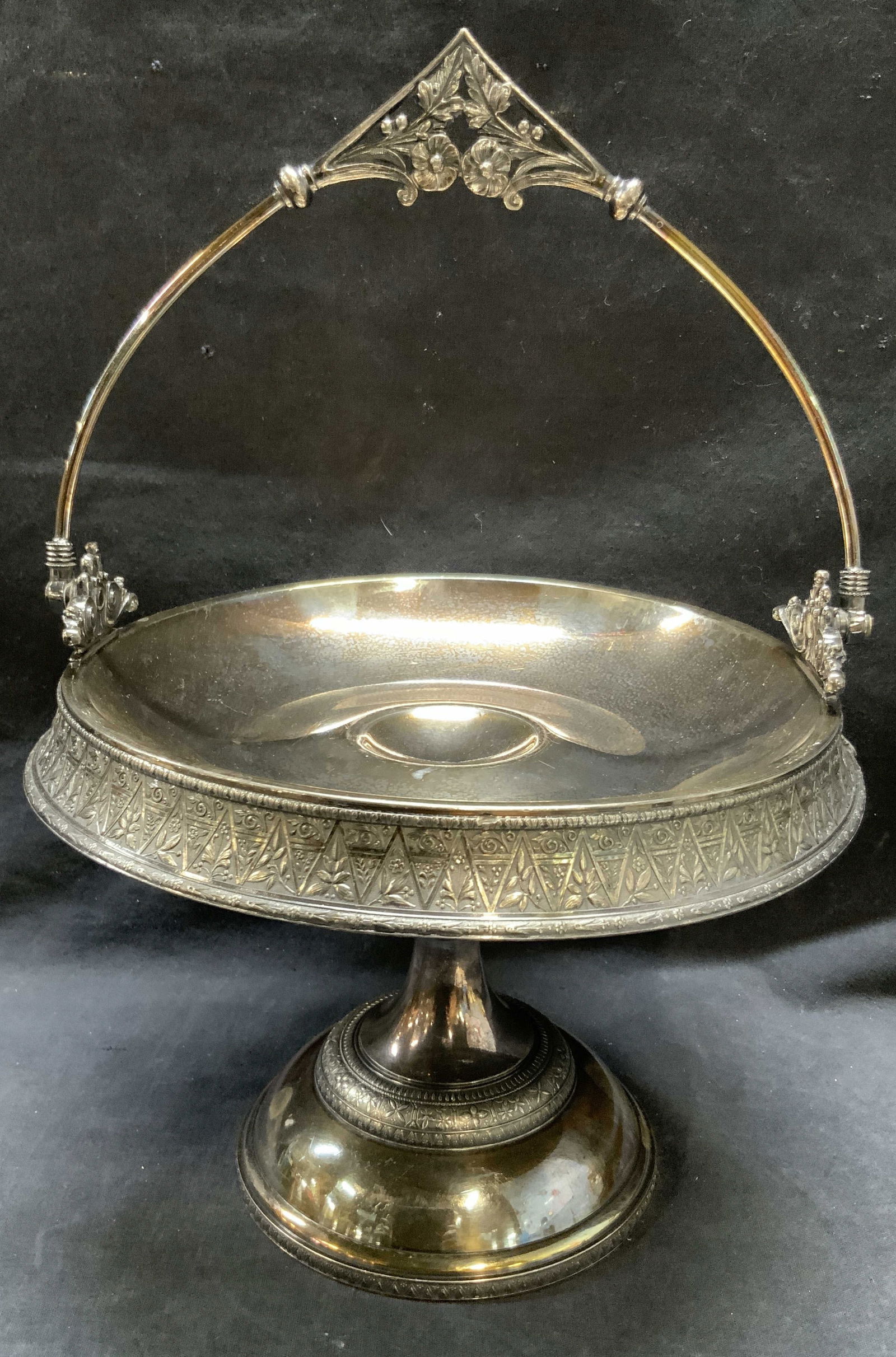 ROGERS SMITH & CO. Antq Silver Plate Pedestal Dish (1 of 10)