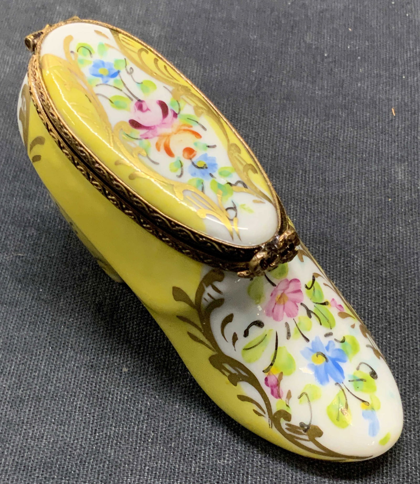 Vntg Hand Painted French Porcelain Shoe Pill Box (1 of 8)